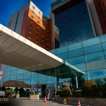 Yamaluxe - Silent & Warm With Many Facilities * Bucharest
